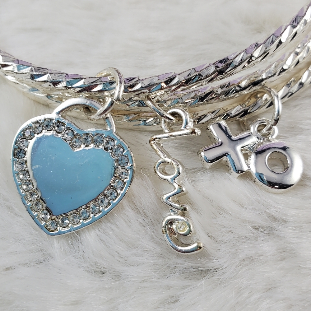 LAST CHANCE 💗 5 for $25 Liz Claiborne 3 Bangle Set "Love" - Picture 3 of 3